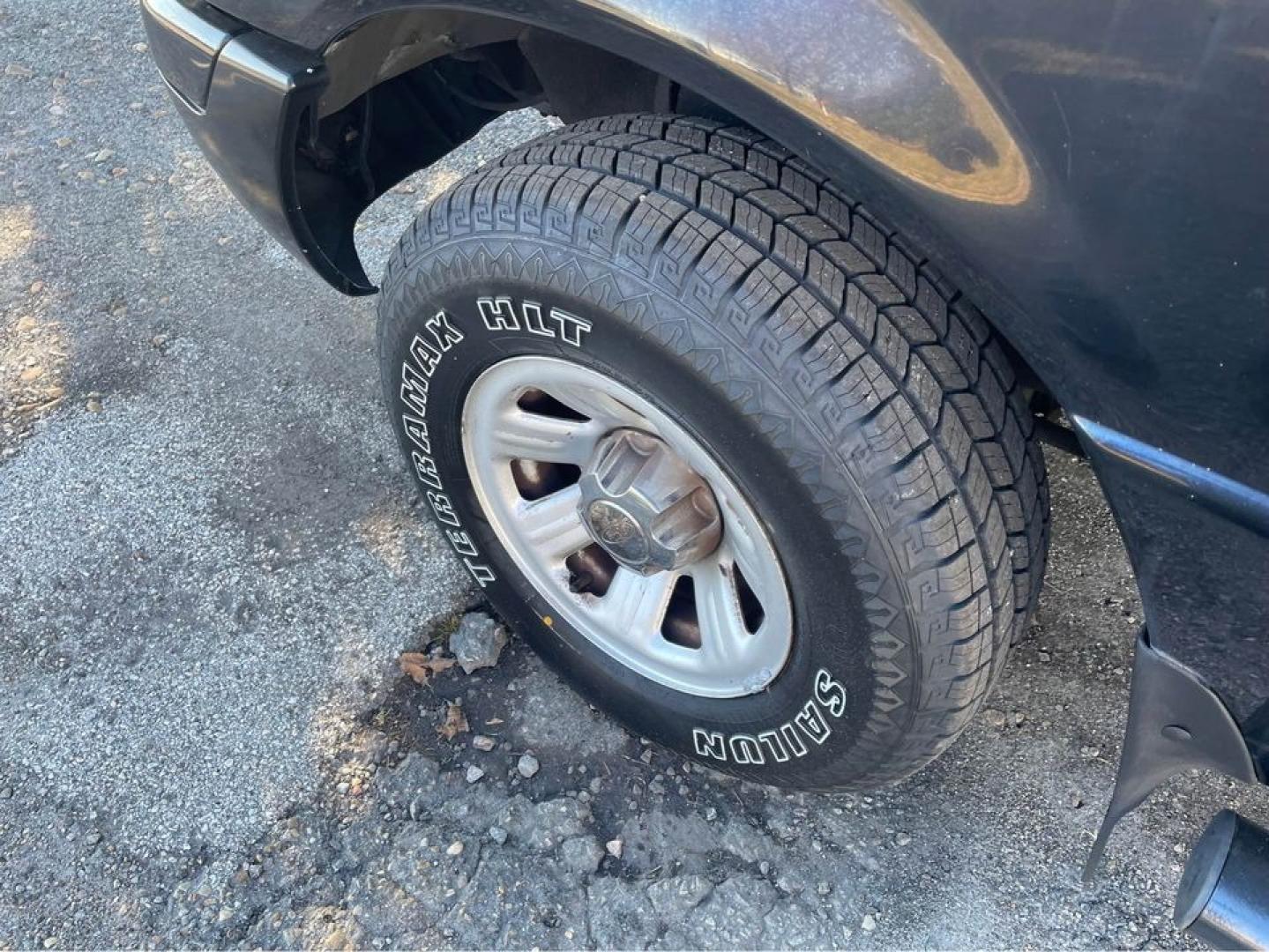 2002 Black /gray Ford Ranger (1FTYR14U72T) with an 3.0 V6 engine, Automatic transmission, located at 5700 Curlew Drive, Norfolk, VA, 23502, (757) 455-6330, 36.841885, -76.209412 - Photo#11